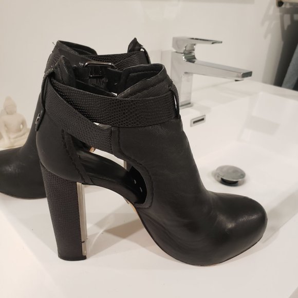 BCBG pumps. - Picture 2 of 3